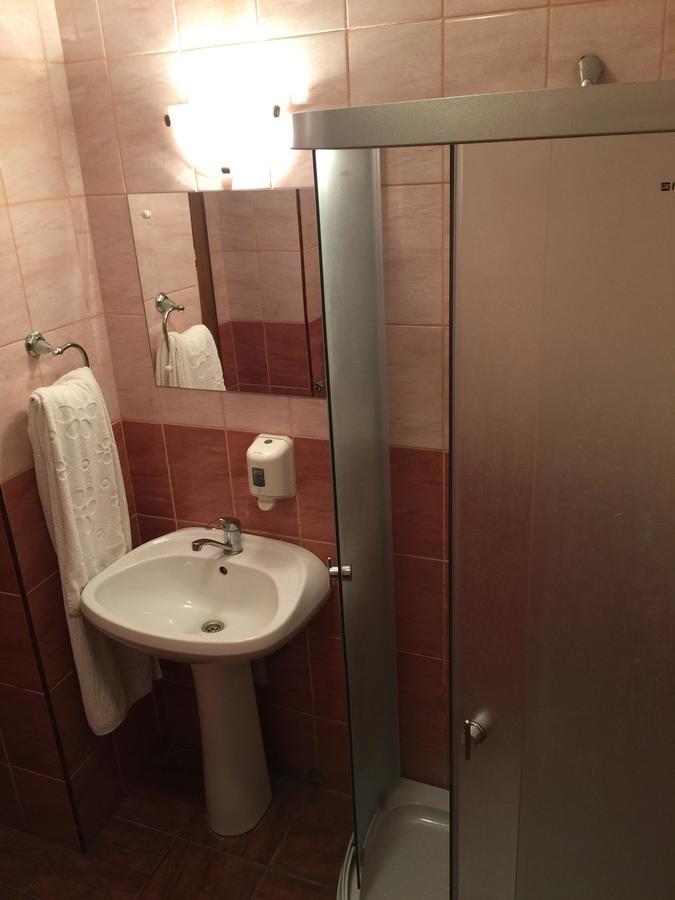 Hotel Rares Ботошани Экстерьер фото