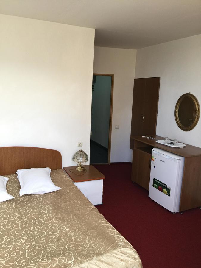 Hotel Rares Ботошани Экстерьер фото