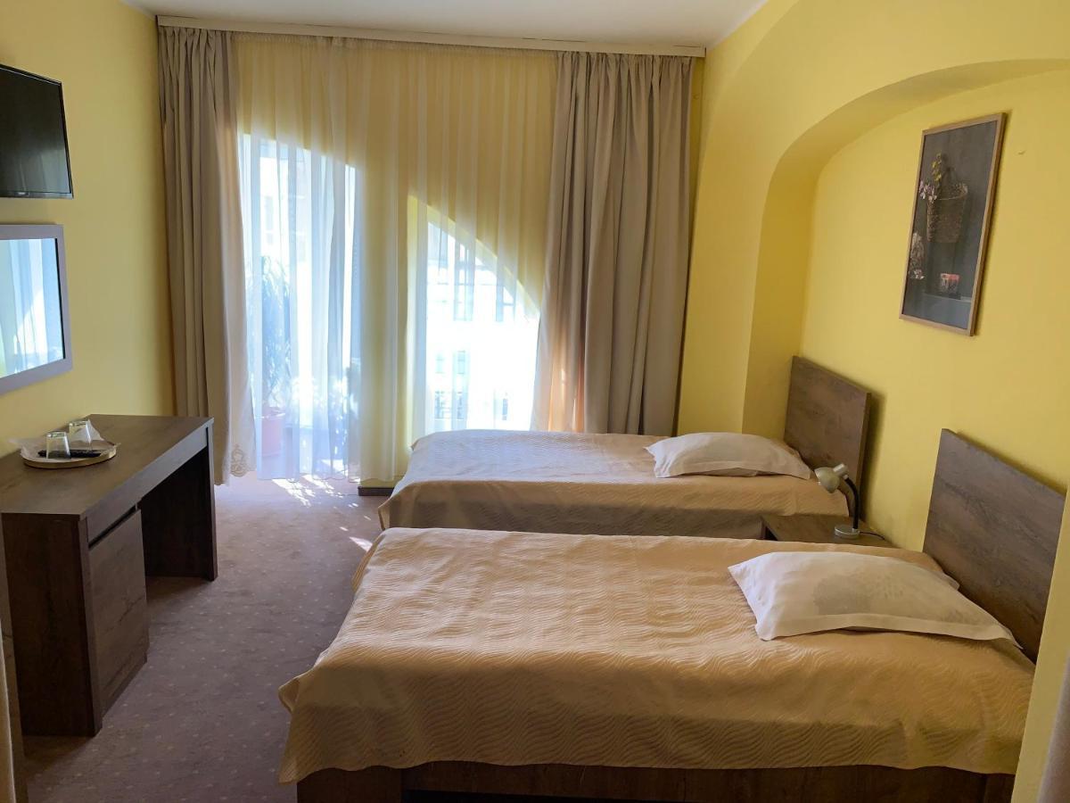 Hotel Rares Ботошани Экстерьер фото